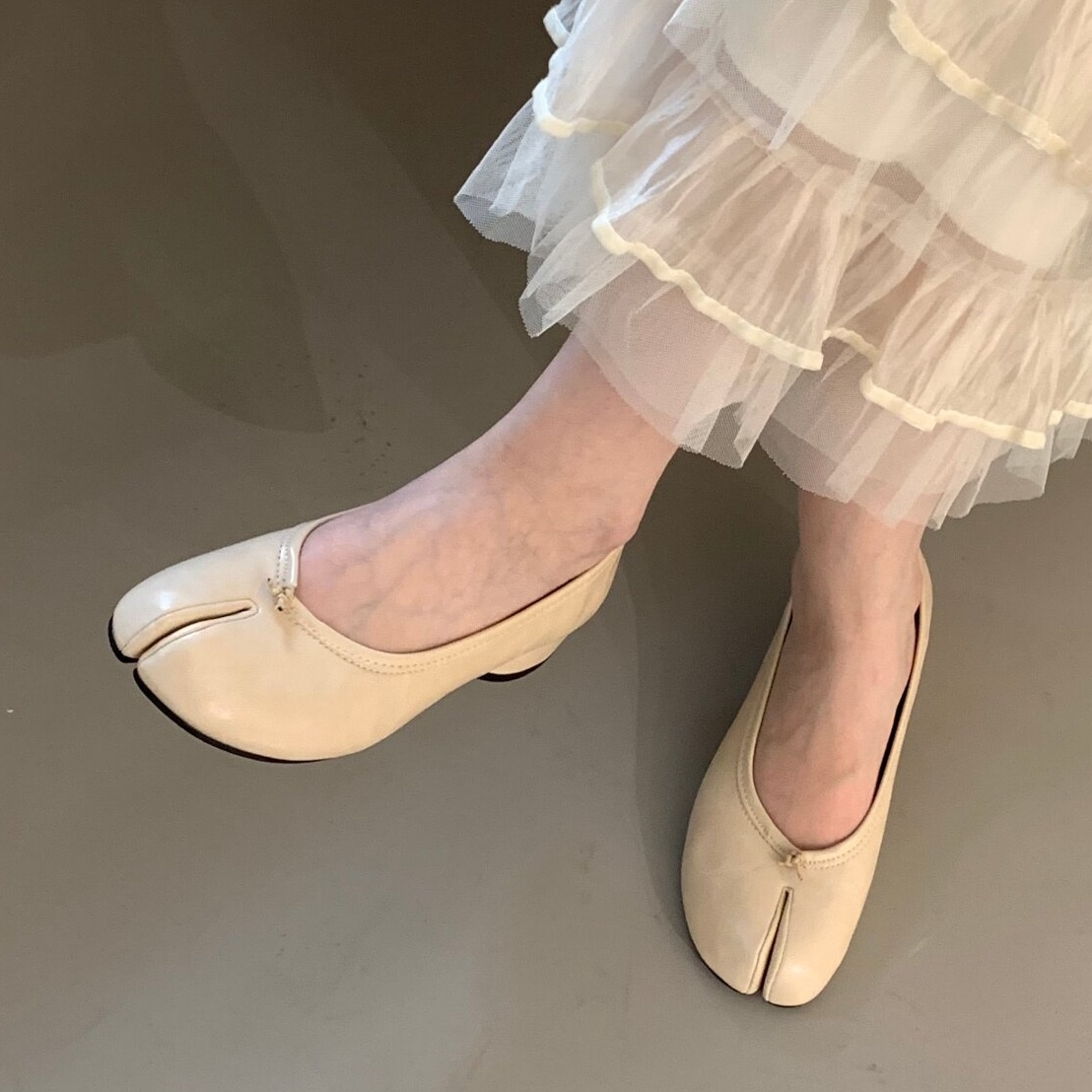 Bailamos Women Low Heel Split  - огляд і ціна Shoes For Women Flats